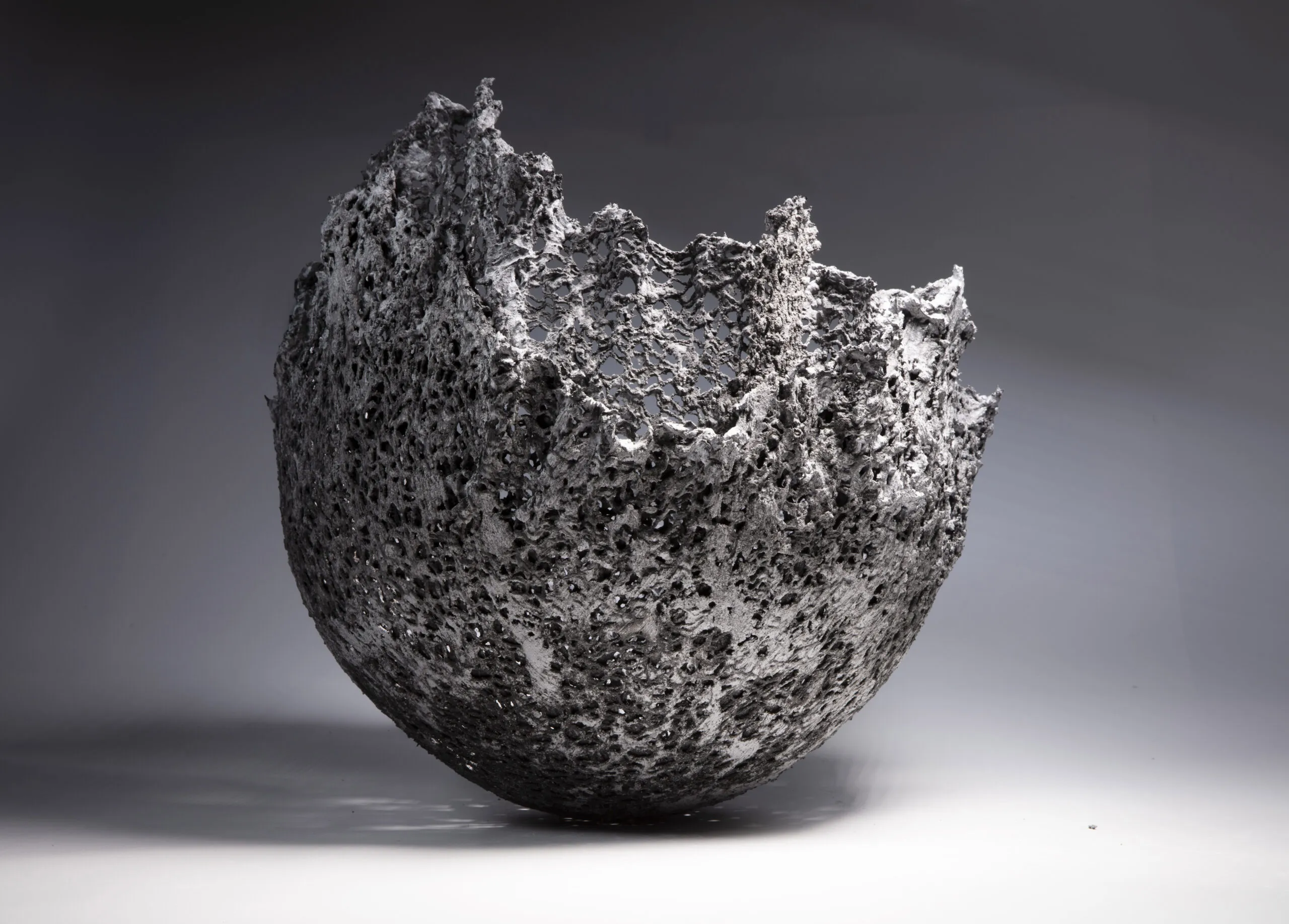 当代陶艺作品《泥纱》作者:陈进群